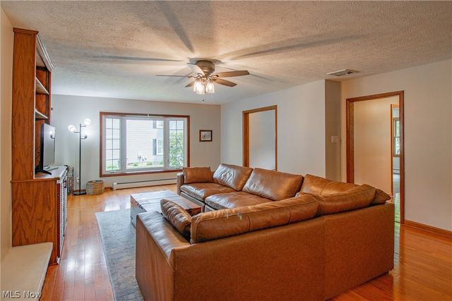 300 Tanglewood Trail, Wadsworth, OH 44281