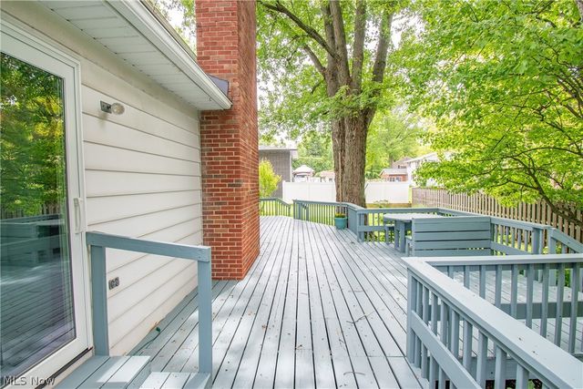 300 Tanglewood Trail, Wadsworth, OH 44281