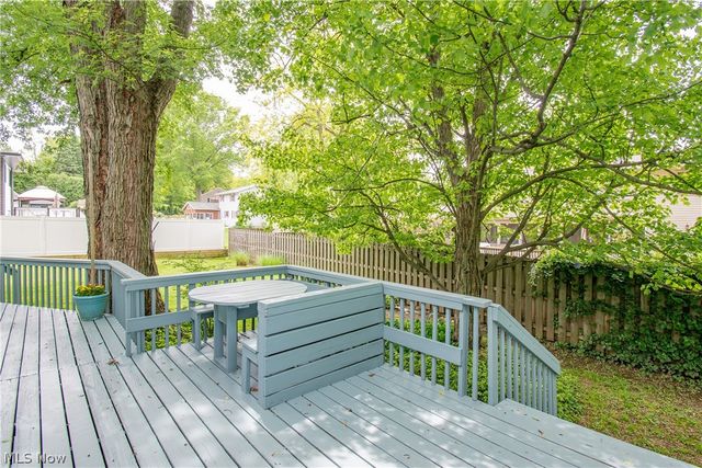 300 Tanglewood Trail, Wadsworth, OH 44281