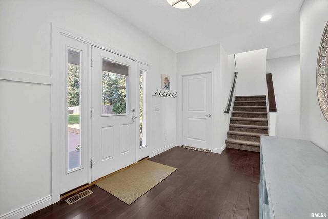 20830 270th St Street, Eldridge, IA 52748