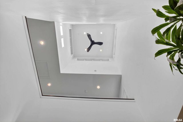 20830 270th St Street, Eldridge, IA 52748