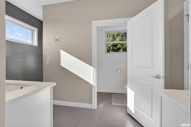 20830 270th St Street, Eldridge, IA 52748