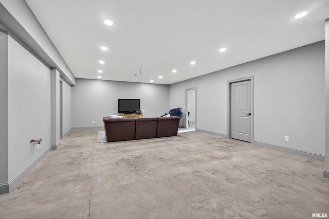 20830 270th St Street, Eldridge, IA 52748