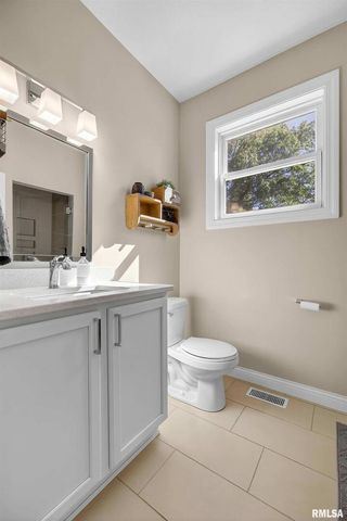 20830 270th St Street, Eldridge, IA 52748