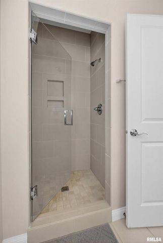 20830 270th St Street, Eldridge, IA 52748