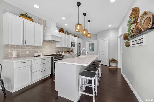 20830 270th St Street, Eldridge, IA 52748