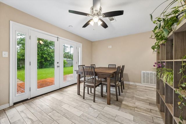 3711 Manor Lane, Dickinson, TX 77539