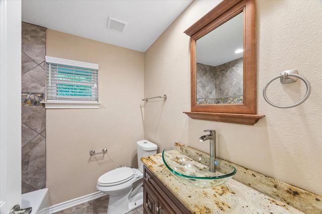 3711 Manor Lane, Dickinson, TX 77539