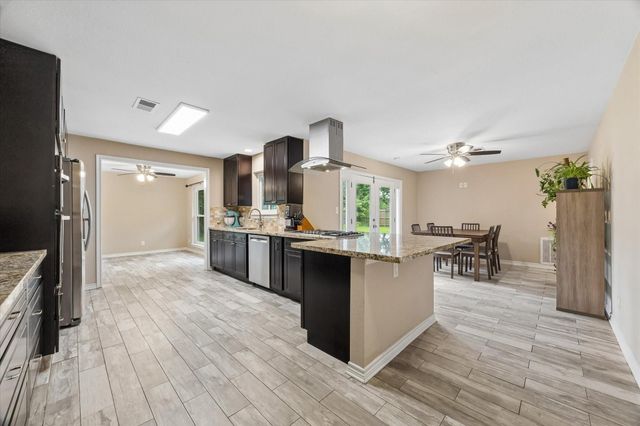 3711 Manor Lane, Dickinson, TX 77539