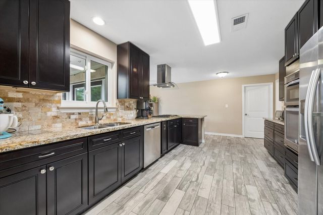 3711 Manor Lane, Dickinson, TX 77539