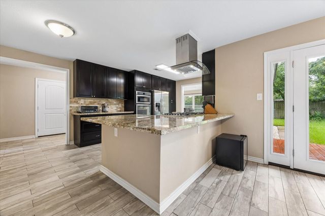 3711 Manor Lane, Dickinson, TX 77539