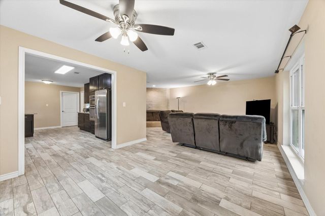 3711 Manor Lane, Dickinson, TX 77539