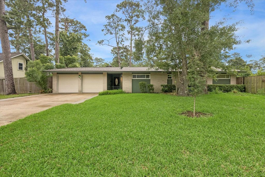 3711 Manor Lane, Dickinson, TX 77539