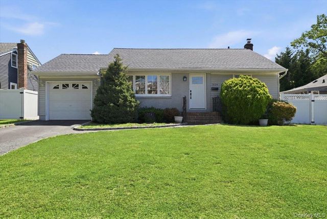 1829 Hannington Avenue, Wantagh, NY 11793