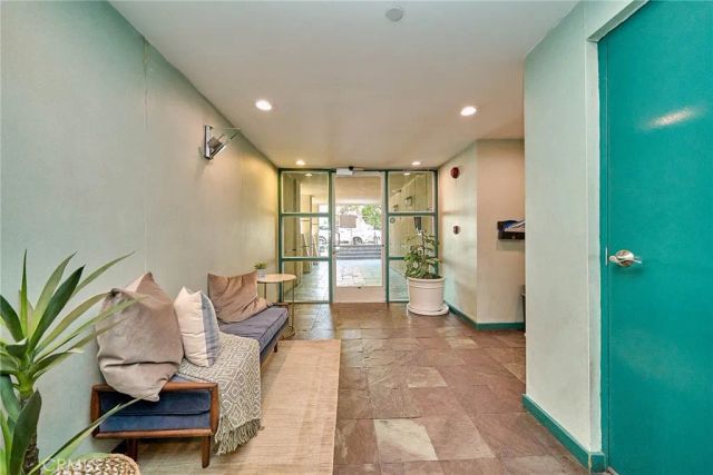 1927 Glendon Avenue 201, Los Angeles, CA 90025