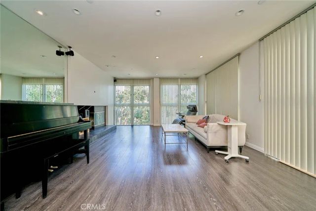 1927 Glendon Avenue 201, Los Angeles, CA 90025
