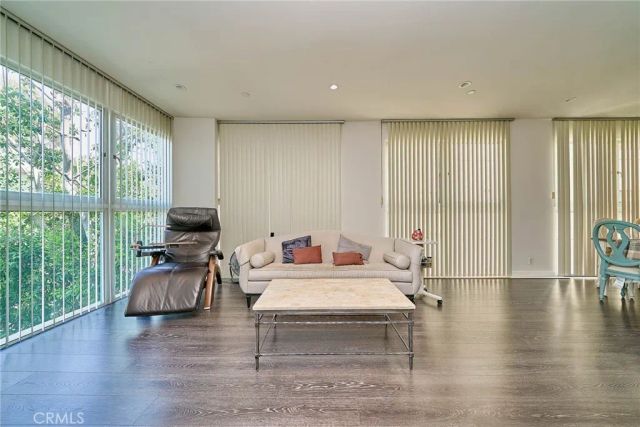 1927 Glendon Avenue 201, Los Angeles, CA 90025