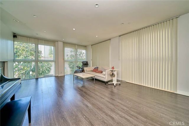 1927 Glendon Avenue 201, Los Angeles, CA 90025