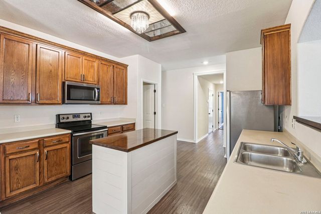 10723 Kobort, Helotes, TX 78023