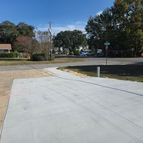 75 7th Avenue, Shalimar, FL 32579