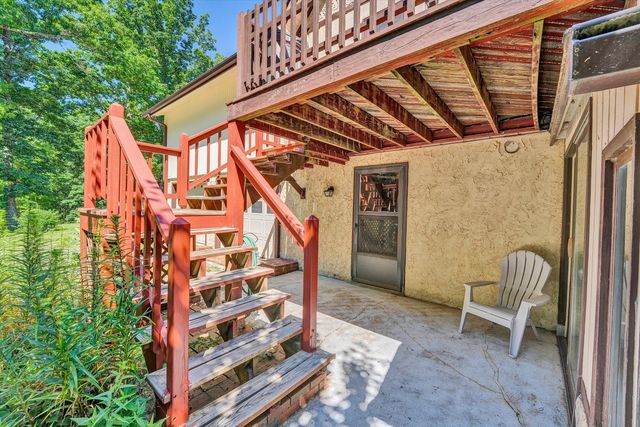 99 Raglin Branch LN, Ferrum, VA 24088