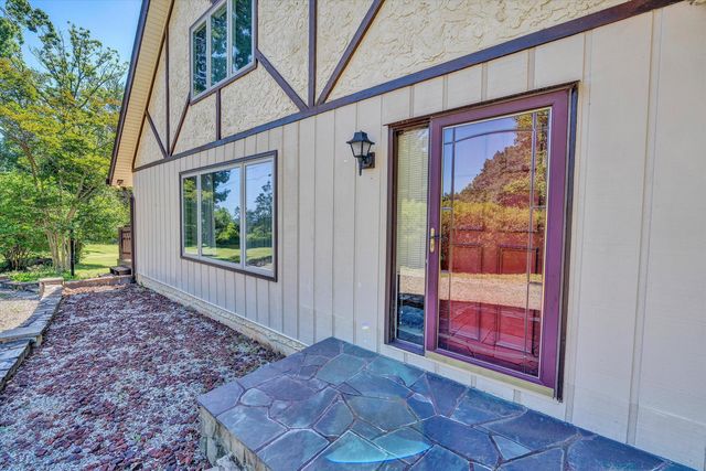 99 Raglin Branch LN, Ferrum, VA 24088