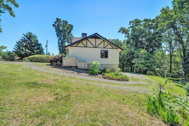 99 Raglin Branch LN, Ferrum, VA 24088