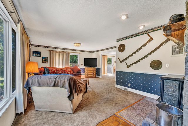99 Raglin Branch LN, Ferrum, VA 24088