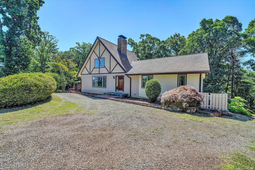 99 Raglin Branch LN, Ferrum, VA 24088