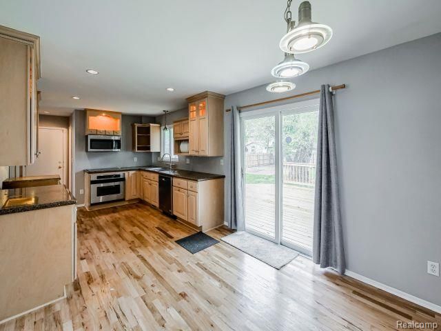 21728 Ruth Street, Farmington, MI 48336
