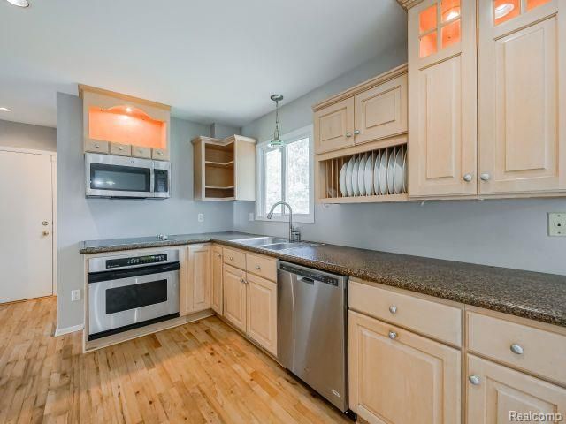 21728 Ruth Street, Farmington, MI 48336