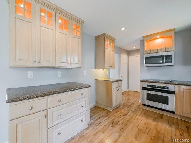 21728 Ruth Street, Farmington, MI 48336