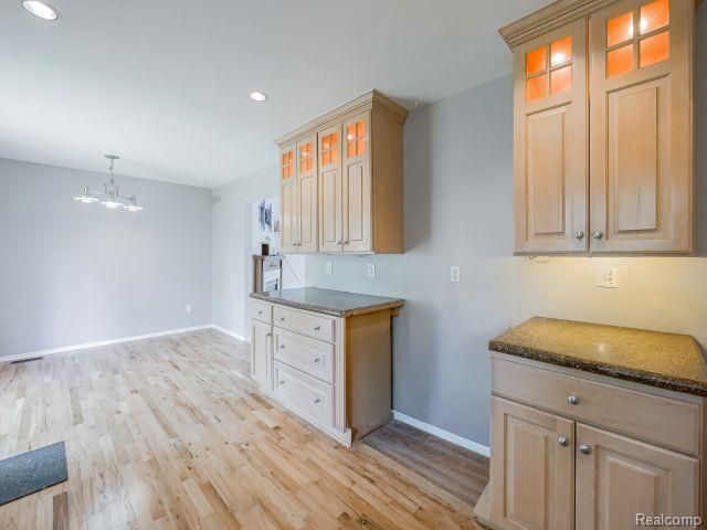 21728 Ruth Street, Farmington, MI 48336