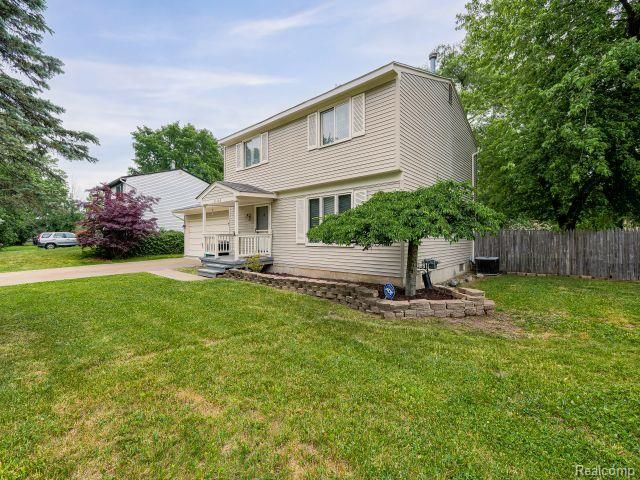 21728 Ruth Street, Farmington, MI 48336