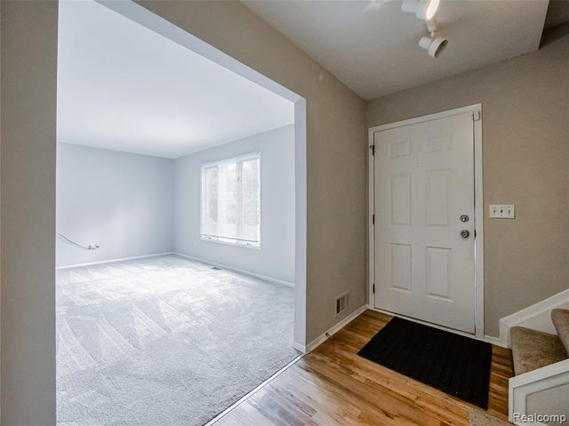 21728 Ruth Street, Farmington, MI 48336