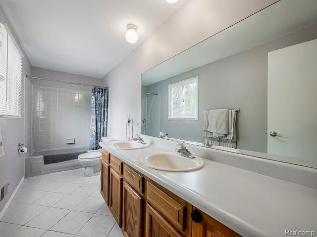 21728 Ruth Street, Farmington, MI 48336