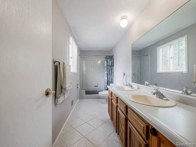 21728 Ruth Street, Farmington, MI 48336