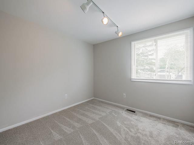 21728 Ruth Street, Farmington, MI 48336