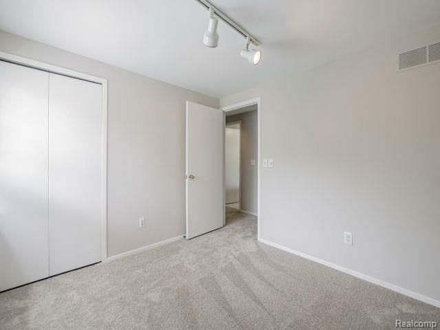 21728 Ruth Street, Farmington, MI 48336
