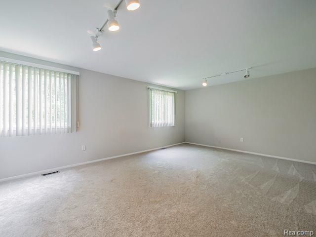 21728 Ruth Street, Farmington, MI 48336