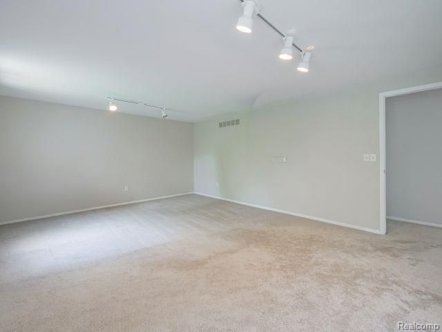 21728 Ruth Street, Farmington, MI 48336