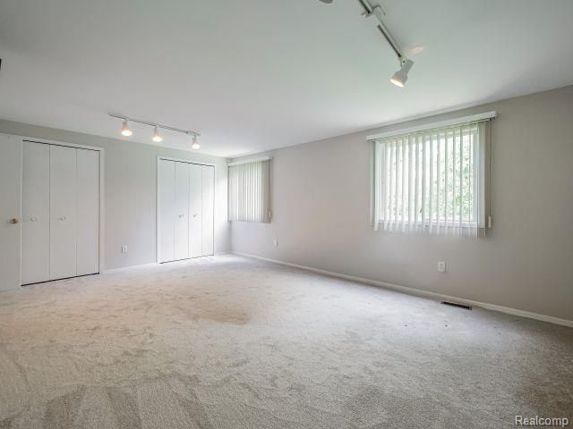 21728 Ruth Street, Farmington, MI 48336