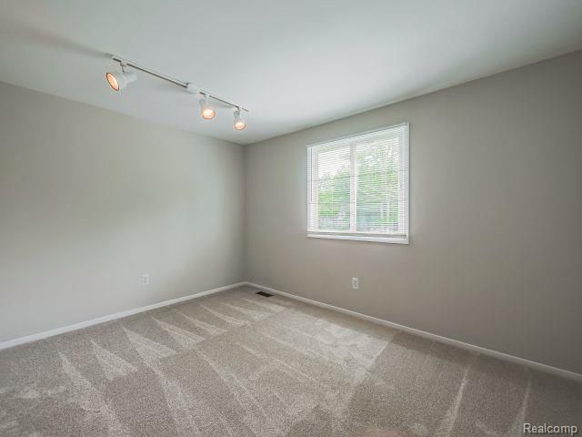 21728 Ruth Street, Farmington, MI 48336