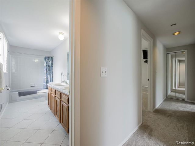 21728 Ruth Street, Farmington, MI 48336
