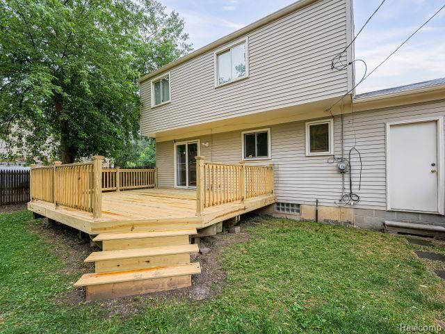 21728 Ruth Street, Farmington, MI 48336