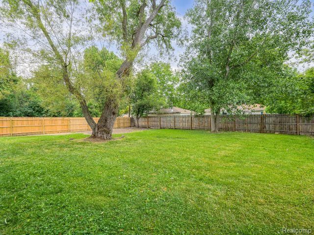 21728 Ruth Street, Farmington, MI 48336