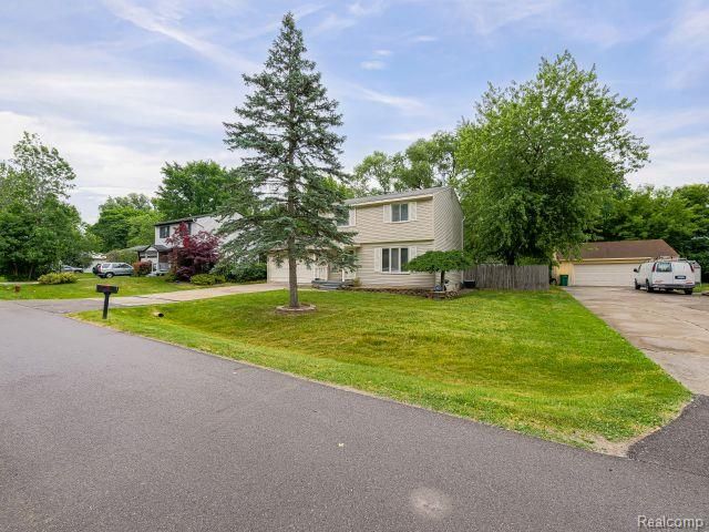21728 Ruth Street, Farmington, MI 48336