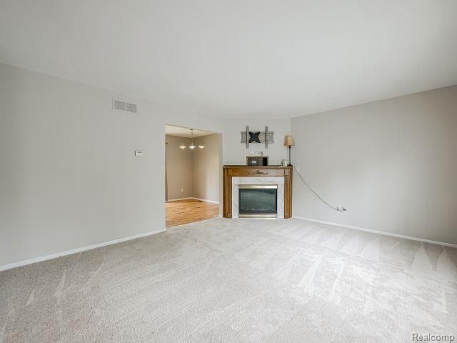 21728 Ruth Street, Farmington, MI 48336
