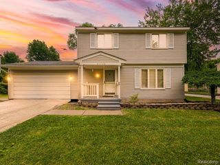 21728 Ruth Street, Farmington, MI 48336