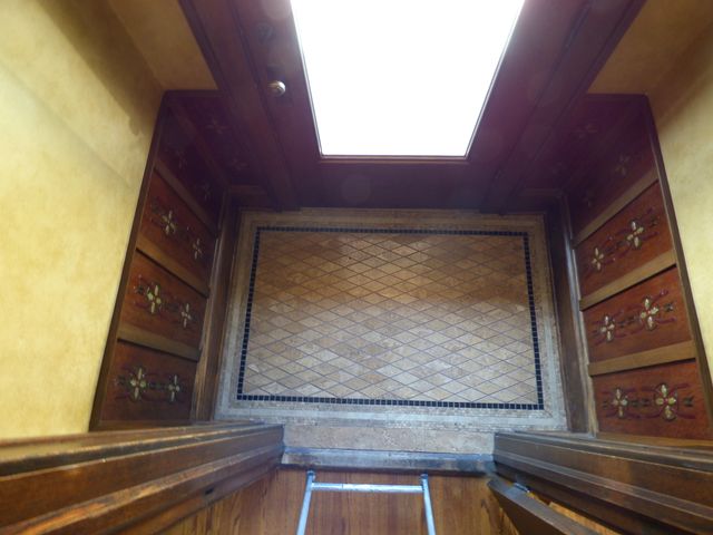 121 Monroe Avenue, Elgin, IL 60123